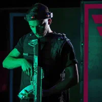 اسلحه لیزرتگ وعینک vR برای گیم روم شما