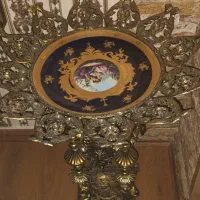 کنار سالنی بزرگ