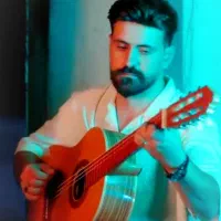 آموزش تخصصی گیتارو آواز باسابقه تدریس بیش از۱۶ سال