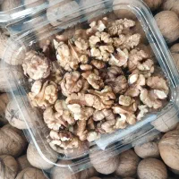 ارائه گردو و محصولات ترش شیرین