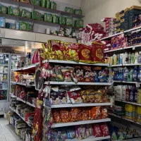 به یک نفر همکار در سوپر مارکت