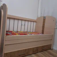 تخت کودک با تشک|تخت و صندلی بچه|قم, زنبیل آباد|دیوار