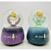 گوی برفی موزیکال کوکی چرخشی مدل فضانورد سایز بزرگ