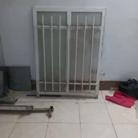 پنجره آهنی همراه با حفاظ