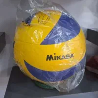 توپ و بازیکن والیبال