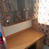 میزتحریر و کمدشیشه ای