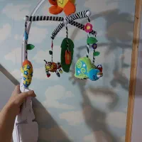 آویز تخت موزیکال مارک playgro