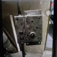 قفل جعبه اتوبوس ۳۰۲