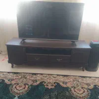 یک عدد میز تی وی در حد نو