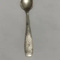 یک عدد قاشق قدیمی