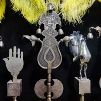 یک جفت تیغه علامت علم