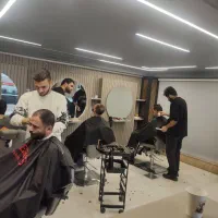 نیازمند ارایشگر نیمه ماهر و کاراموز با حقوق ثابت