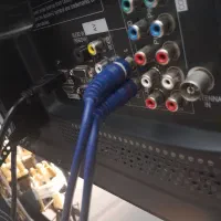 تلویزیون|تلویزیون و پروژکتور|بهمن صغاد, |دیوار