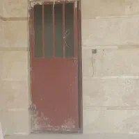 تمیز کاری چهار چوب و درب انباری و تاسیسات