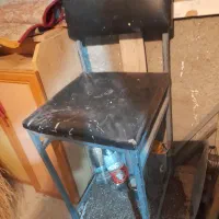 صندلی پایه بلند و کلنگ
