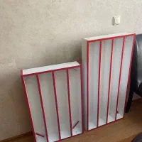 میز ناخن و طبقه لاک و صندلی|آرایشگاه و سالن‌های زیبایی|اردبیل, |دیوار