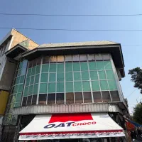 آفتابگیر سایبان درخشان بازویی در تعمیرات داد مغازه