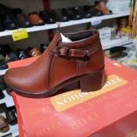 نیم بوت زنانه پالیزان|کیف، کفش، کمربند|قم, نیروگاه|دیوار