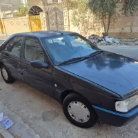 مدل ۸۳ یک لکه رنگ