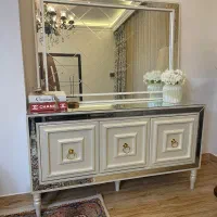 میز تی وی و آیینه و کنسول کاملا سالم