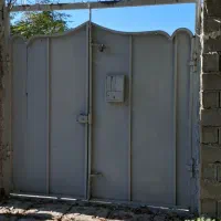 درب حیاط تازه رنگ آمیزی شده|مصالح و تجهیزات ساختمان|چمستان, |دیوار