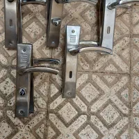 دستگیره و قفل درب چوبی