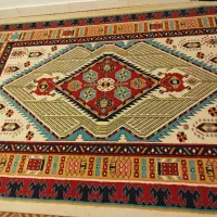 ۲تا قالی ۶متری و همراه ۲تاقلیچه کرم