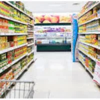 فروشنده خانم در فروشگاه مواد غذایی شوشتر