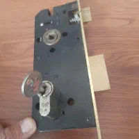 قفل در اپارتمان با توپی