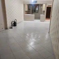 ساختمان آرام و بی حاشیه