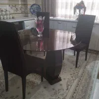 میز نهار خوری گرد سالم هیچ خطی نداره