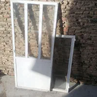 در آهنی وقدیمی سنگین