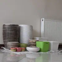 گلدان های سفالی و پلاستیکی