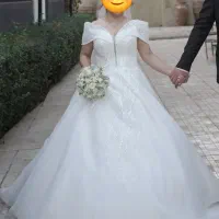 لباس عروس|لباس|ری, سرتخت|دیوار