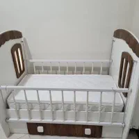 تخت نوزاد نو استفاده نشده|تخت و سرویس خواب|قدس, شهر‌قدس|دیوار