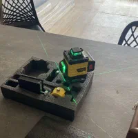 تراز لیزری ۴ لاین طرح دیوالت