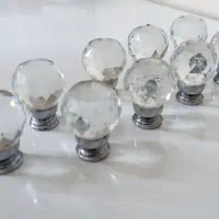 گلدان پلاستیکی گل میخ کریستال برنز|گل و گیاه طبیعی|تهران, نیروی دریایی|دیوار