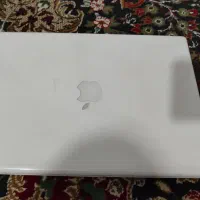 لبتاپ اپل سفید بسیار تمیز