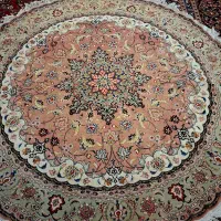 فرش دستباف تبریز ۲×۲ دایره ۵۰ رج گل ابریشم