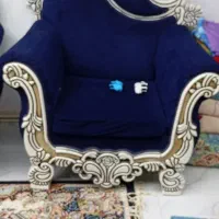 یک دست مبل هفت نفره با جلو مبلی دوتا عسلی