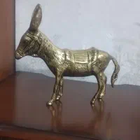 یک عدد تزیینی برنجی