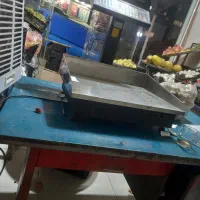 نیرو کار در مغازه  میوه فروشی