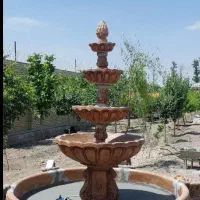 حوض ، آبنما و گلدان بزرگ