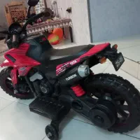موتور شارژی دو موتوره کوچیک درحد نو|اسباب‌بازی بچه|شیراز, شهرک والفجر|دیوار