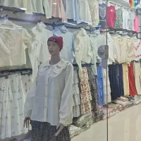 فروشنده خانم