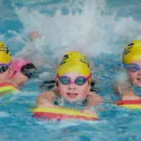 آموزش خصوصی شنا ویژه آقایان ، مربی در آب