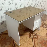 فروش یک عدد میز تحریر
