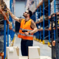 آقا جهت کار در انبار (بسته بندی وجابجایی) شیفت شب