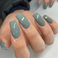 خدمات کاشت ناخن