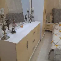 تخت و کمد و پاتختی و دآور و آینه سرویس کامل